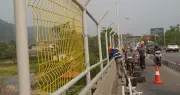 Lập lưới thép cao 2,5m ngăn người nhảy cầu Bến Thủy sau nhiều vụ tự tử