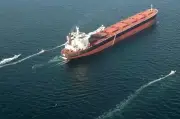 Mỹ chặn hai tàu dầu Iran trong ngày đầu phong tỏa eo biển Hormuz