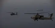 Mỹ triển khai trực thăng tấn công AH-64 Apache tại eo biển Hormuz: Chiến lược đối phó Iran