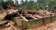 Mưa lớn kèm giông lốc tại Thanh Hóa làm sập nhà, một bé trai 13 tuổi tử vong
