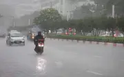Miền Bắc hứng chịu những trận mưa như trút nước, khu vực nào là tâm điểm mưa lớn?