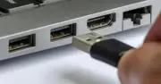 Mẹo nhận biết mặt trên cổng USB-A để cắm đúng ngay lần đầu