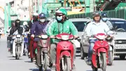 Mặt trái của nghề xe ôm công nghệ: 'Cái bẫy' thu nhập tức thời và hệ lụy kinh tế