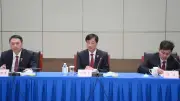 Đồng chí Nguyễn Duy Ngọc thăm Khu công nghệ cao Trung Quan Thôn tại Bắc Kinh