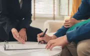 Ông Lão Để Vợ Cũ Thừa Kế Toàn Bộ Tài Sản, Con Trai Phản Đối Dữ Dội Và Cái Kết Bất Ngờ