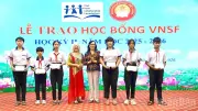 Đồng Tháp trao 56 suất học bổng, hỗ trợ học sinh nghèo vượt khó