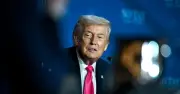 Ông Trump cảnh báo Iran, bác tin bị Israel lôi kéo vào xung đột