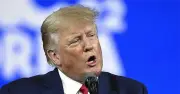 Ông Trump tiết lộ Iran đồng ý từ bỏ kho uranium để ngăn Pakistan