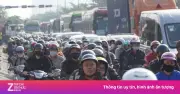 Người dân ùn ùn rời TP.HCM đi nghỉ lễ, kẹt xe kéo dài tại các cửa ngõ