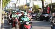 Người dân TP.HCM khao khát cơn mưa giải nhiệt giữa đợt nắng nóng gay gắt kéo dài