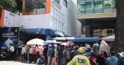 Người Dân Xếp Hàng Mua Vàng, Trong Khi Các Quốc Gia Kiếm Tiền Từ Chiến Lược Vàng Tinh Vi