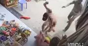 Người đàn ông tâm thần khỏa thân hành hung nữ giáo viên ở Lâm Đồng