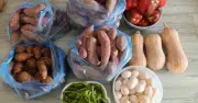 Nhà Thông Gia Gửi Quà Quê Lên Tỉnh, Mở Ra Thì Ngỡ Ngàng Vì Thiếu Tế Nhị