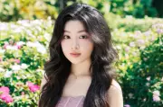 Nhan sắc tuổi 20 của người mẹ Lọ Lem - con gái MC Quyền Linh gây chú ý