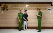 Nhân viên ngân hàng chiếm đoạt gần 2 tỷ đồng bằng thủ đoạn yêu cầu khách đưa điện thoại