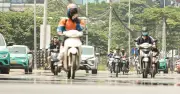 Nắng nóng gay gắt bao trùm miền Bắc và miền Trung, nhiệt độ vượt 40°C