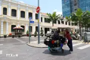 Nắng nóng xen mưa vàng trong dịp Giỗ Tổ tại TP.HCM