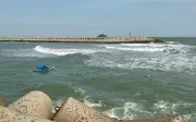 Nạo vét cửa biển La Gi chậm tiến độ, ngư dân đối mặt nguy cơ chìm tàu