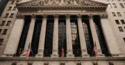 NYSE 233 Tuổi: Cuộc Chuyển Mình Mạo Hiểm Từ Phố Wall Sang Thế Giới Tiền Số
