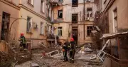 Odesa hứng UAV Nga, 14 người thương; Trump gọi điện Putin và Zelensky