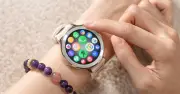 OPPO ra mắt smartwatch phủ vàng 18K, theo dõi chu kỳ kinh nguyệt chính xác