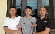 Áp Sát Kẻ Đạo Vào Cổ Cướp Tài Sản Người Phụ Nữ Trong Đêm Ở Phú Thọ