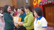 Phó Chủ tịch nước Võ Thị Ánh Xuân thăm, tặng quà tại Đồng Tháp
