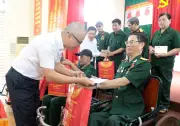 Phú Thọ trao quà tri ân thương binh, bệnh binh nhân dịp kỷ niệm