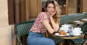 Phong cách Pháp với quần jeans và giày búp bê: Bí quyết phối đồ sành điệu