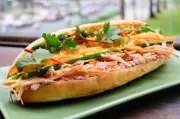 Phạt 90 triệu đồng, đình chỉ 4 tháng cơ sở bánh mì gây ngộ độc