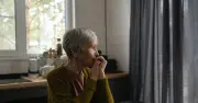 Phát hiện con trai ngoại tình, người mẹ rối bời xin lời khuyên