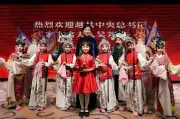 Phu nhân Ngô Phương Ly tham quan Trung tâm Tổng Khánh Linh