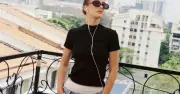 Quần Jeans Ống Rộng Cạp Thấp Lên Ngôi Xu Hướng Thời Trang Đường Phố Mùa Hè 2026