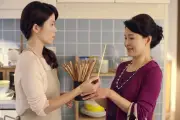 Sinh nhật mẹ chồng, con dâu đuổi khách, đòi tiền cả bố mẹ về quê
