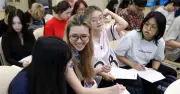 Sinh viên nhiều trường đại học được nghỉ lễ dài ngày, kết hợp học trực tuyến
