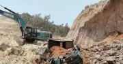 Sạt lở mỏ đất tại Gia Lai: Xe tải bị vùi lấp, một tài xế tử vong thương tâm
