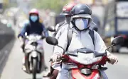 Đợt nắng nóng diện rộng bao trùm cả nước, nhiệt độ có nơi vượt 41 độ C