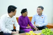 Thủ tướng Lê Minh Hưng thăm người có công với cách mạng tại Hải Phòng