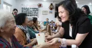 Thứ trưởng Bộ Nội vụ thăm, tặng quà người có công tại Đà Nẵng