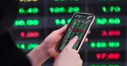 Thị trường chứng khoán Việt Nam khởi sắc, VN-Index vượt 1.700 điểm trong phiên giao dịch