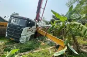 Thợ xây tử vong thương tâm khi bị cán phun xe bê tông và trúng đầu
