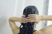 Thói quen rửa mặt sai cách khiến da lão hóa nhanh, nhiều chị em mắc phải