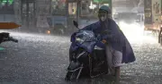 Thời tiết 17/4/2026: Miền Bắc mưa lớn, Trung Bộ nắng nóng giảm dần