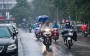 Thời tiết ngày 1/5: Miền Bắc mưa dông dịu mát, miền Nam nắng nóng gay gắt
