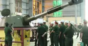 Thượng tướng Phạm Hoài Nam kiểm tra tiến độ chế tạo xe tăng hạng nhẹ T-1