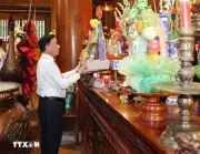 Thường trực Ban Bí thư dâng hương tưởng niệm Chủ tịch Hồ Chí Minh tại Nghệ An