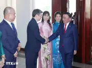 Thường trực Ban Bí thư Trần Cẩm Tú gặp gỡ cộng đồng người Việt tại Lào