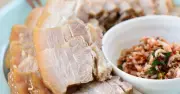 Thịt vừa luộc xong có nên ăn ngay? Sự thật về quá trình nghỉ để trọn vẹn lộc lá