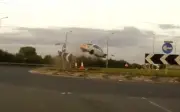 Tài xế Anh bị phạt tù vì lái xe 228 km/h, đâm văng lên không sau khi bỏ chạy cảnh sát