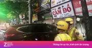 Tài xế say rượu lái xe Honda CR-V lao thẳng vào cửa hàng cầm đồ ở Hà Nội